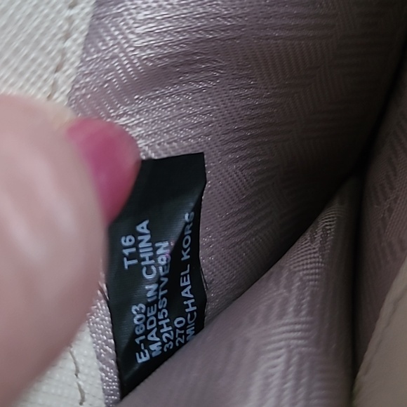 Michael Kors Leather Wallet ❤️ - Picture 7 of 10